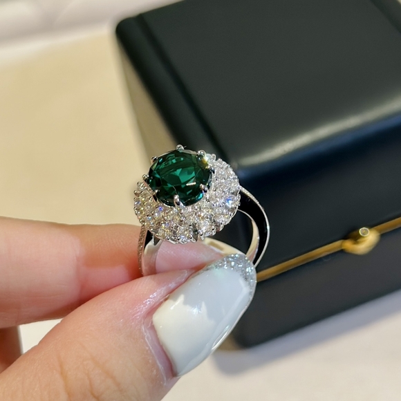 emerald sunflower ring - Picture 5 of 8